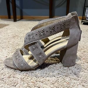 Dirty laundry heels size 7.5